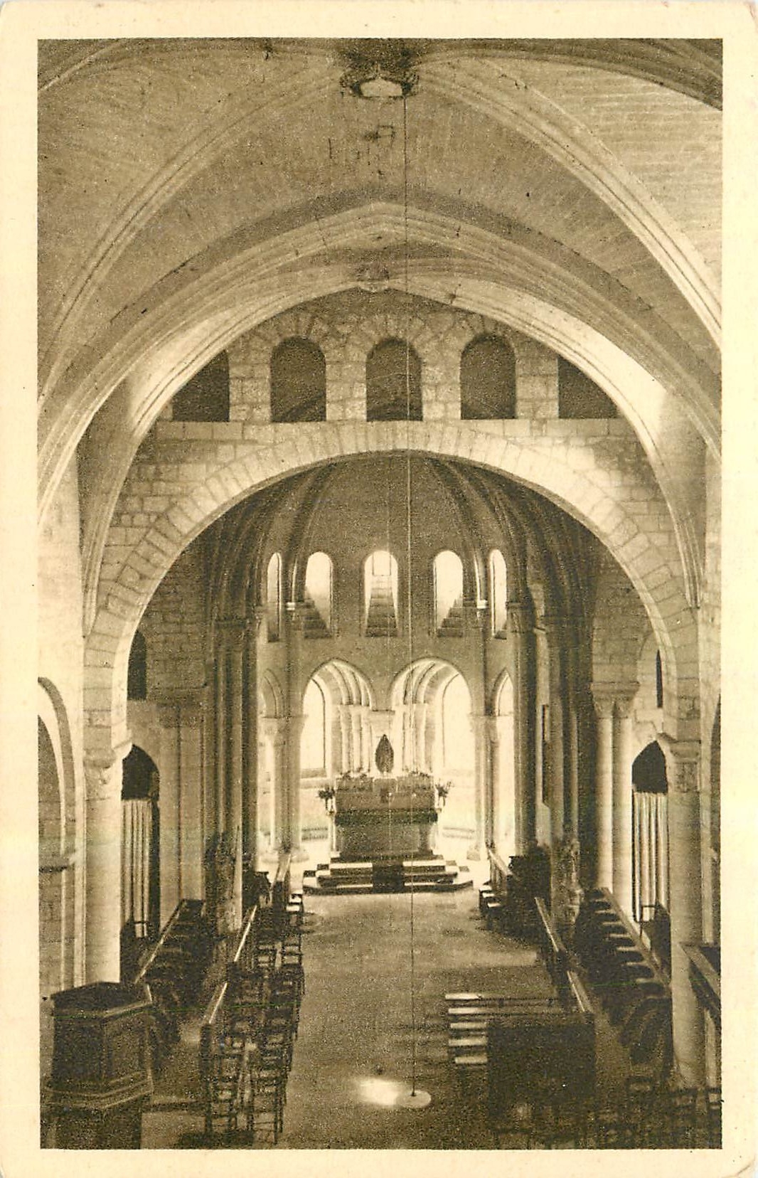 CPA Morienval Oise L'Eglise Ancienne Eglise Abbatiale des Benedictines 