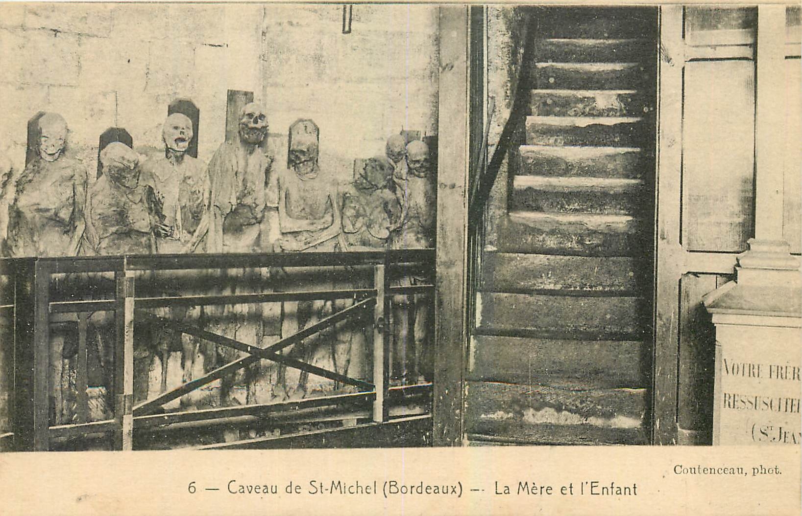 CPA Caveau de St Michel Bordeaux La Mere et l'Enfant 