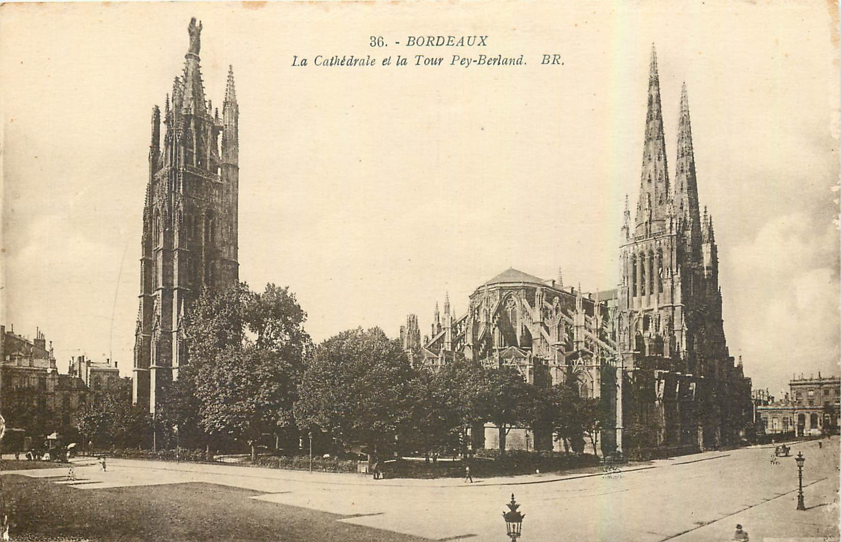 CPA Bordeaux La Cathedrale et la Tour Pey Berland 