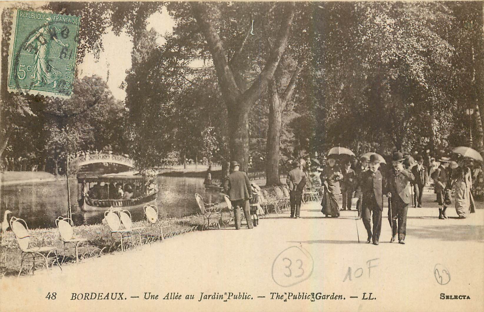 CPA Bordeaux Une Allee au Jardin Public 