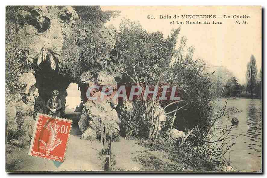 CPA Bois de Vincennes La Grotte et les Bords du Lac 