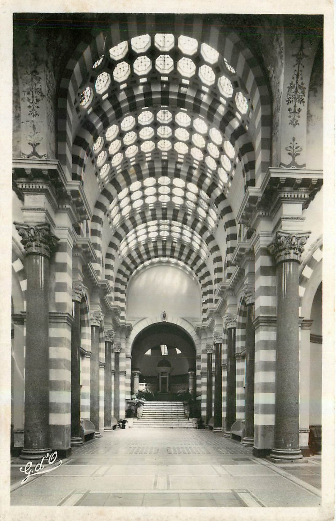 CPA l'Auvergne Le Mont Dore Etablissement Thermal Galerie de la source Cesar 