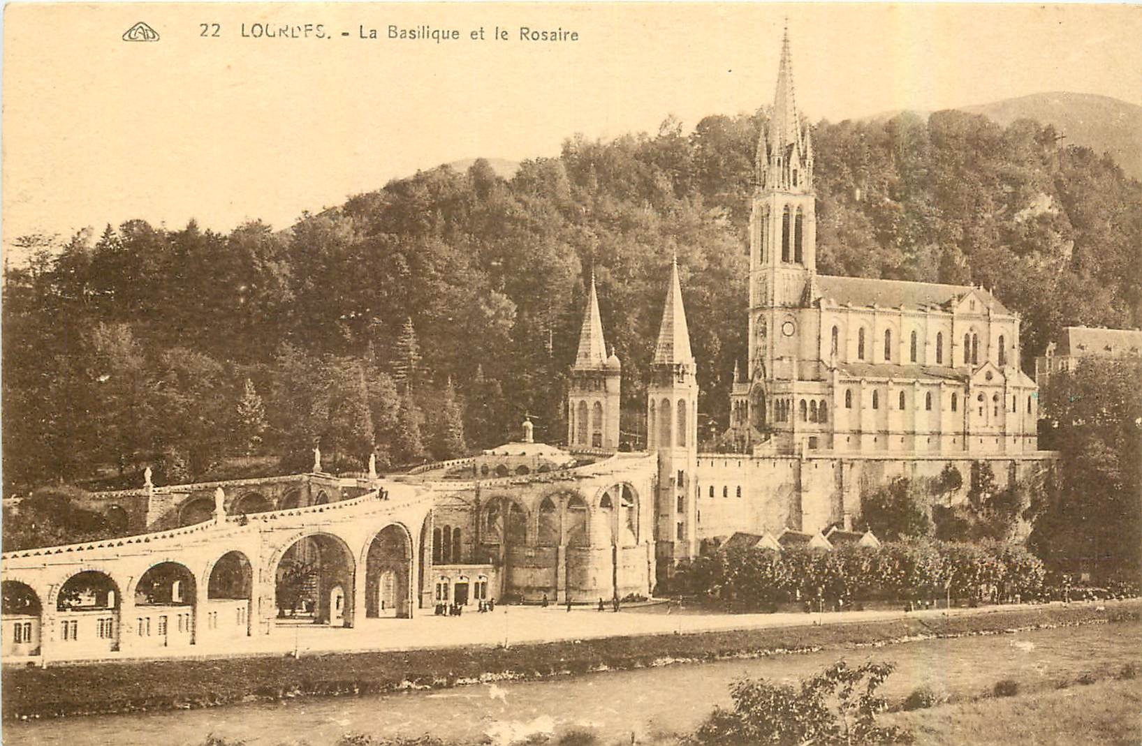 CPA Lourdes La Basilique et le Rosaire 