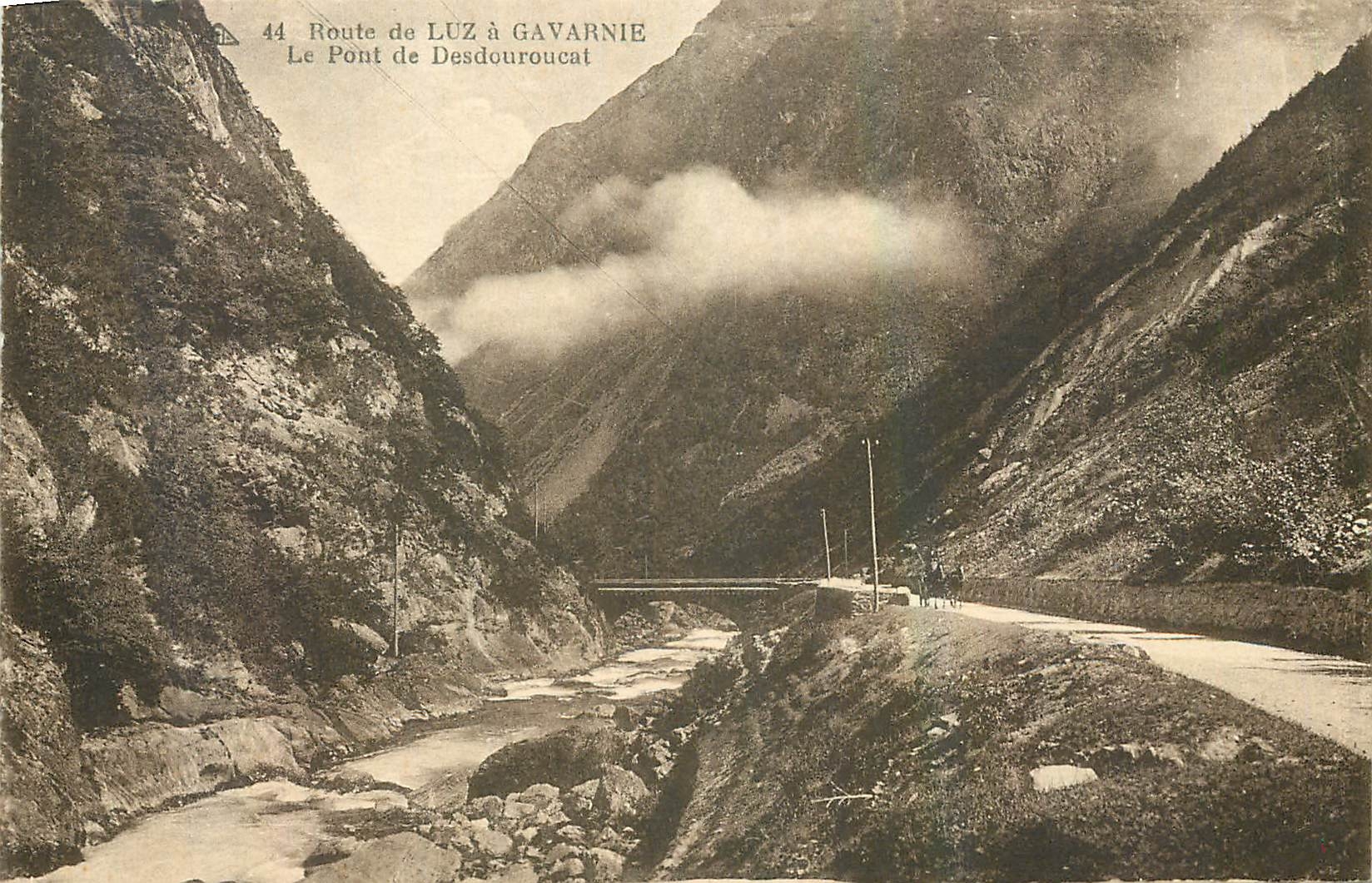 CPA Route de Lux a Gavarnie Le Pont de Desdouroucat 