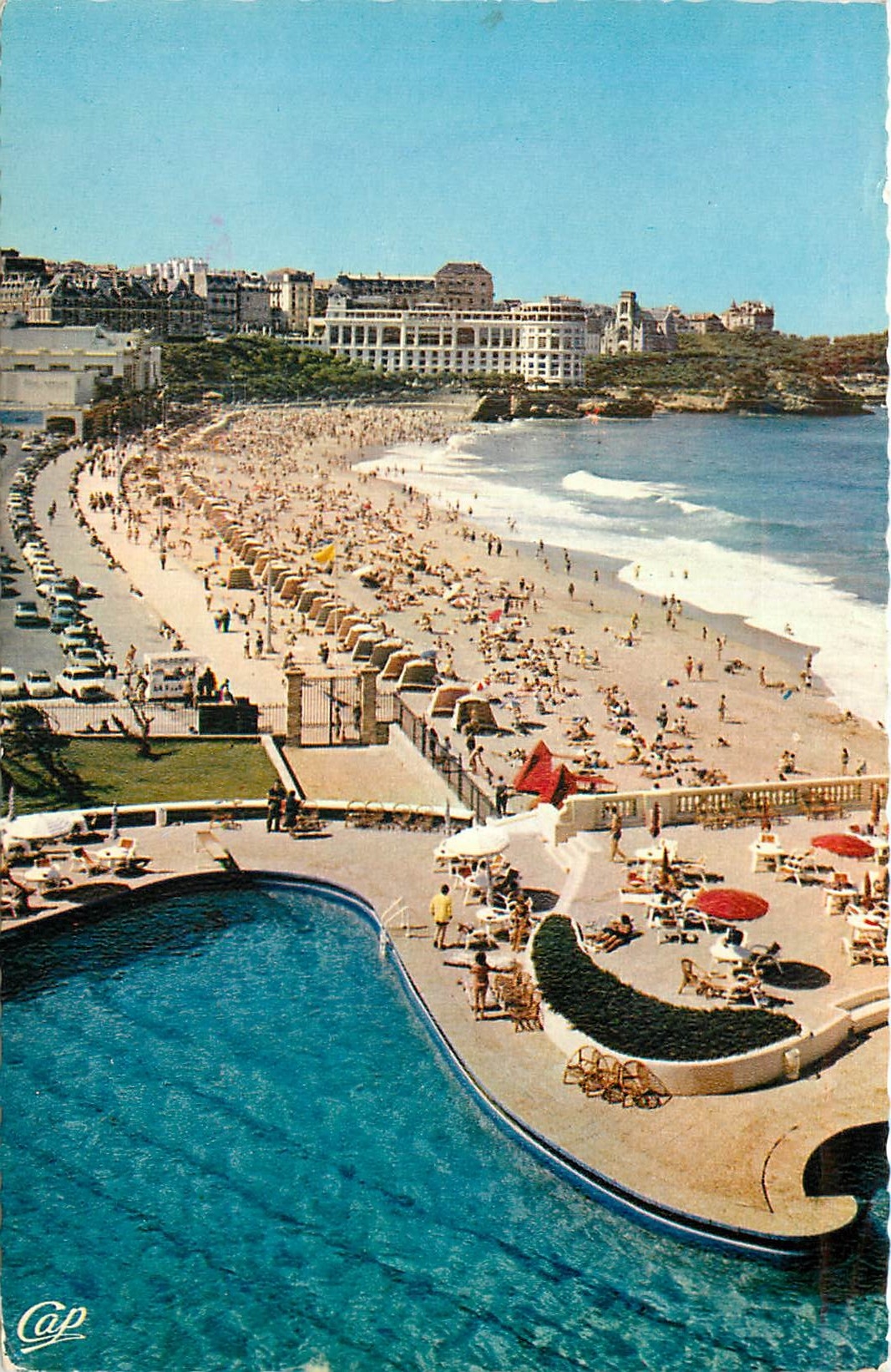 Biarritz - La Grande Plage et le Casino Bellevue — éditeur Cap, n° de série (64)