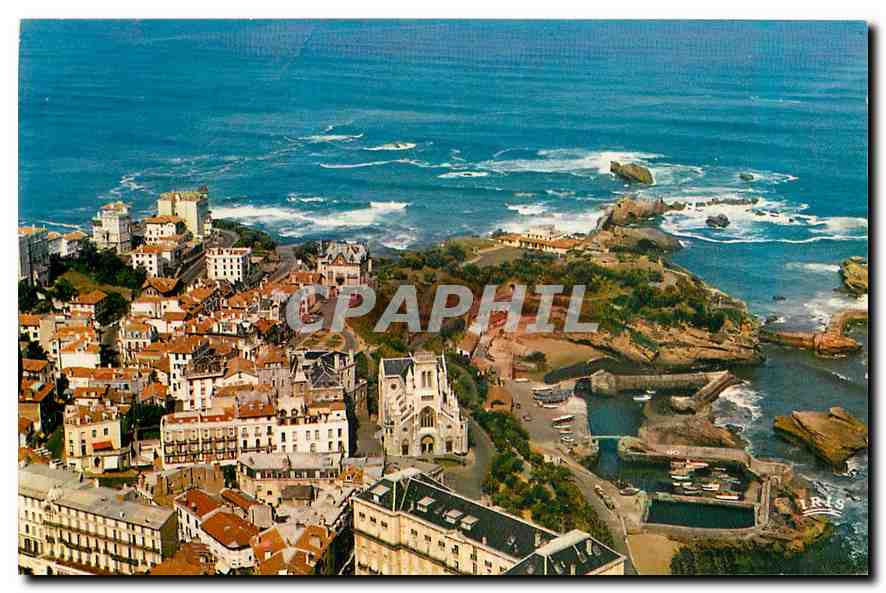 CPA Biarritz Vue par avion l'Eglise Sainte Eugenie 