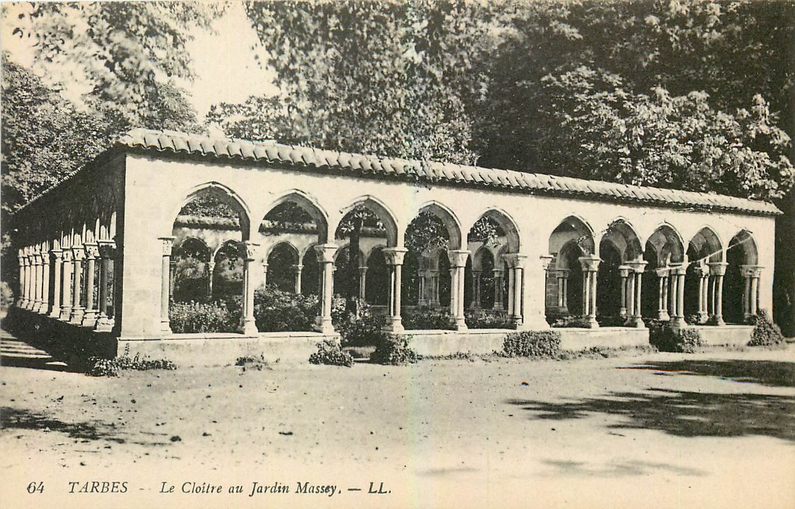CPA Tarbes Le Cloitre au Jardin Massey 