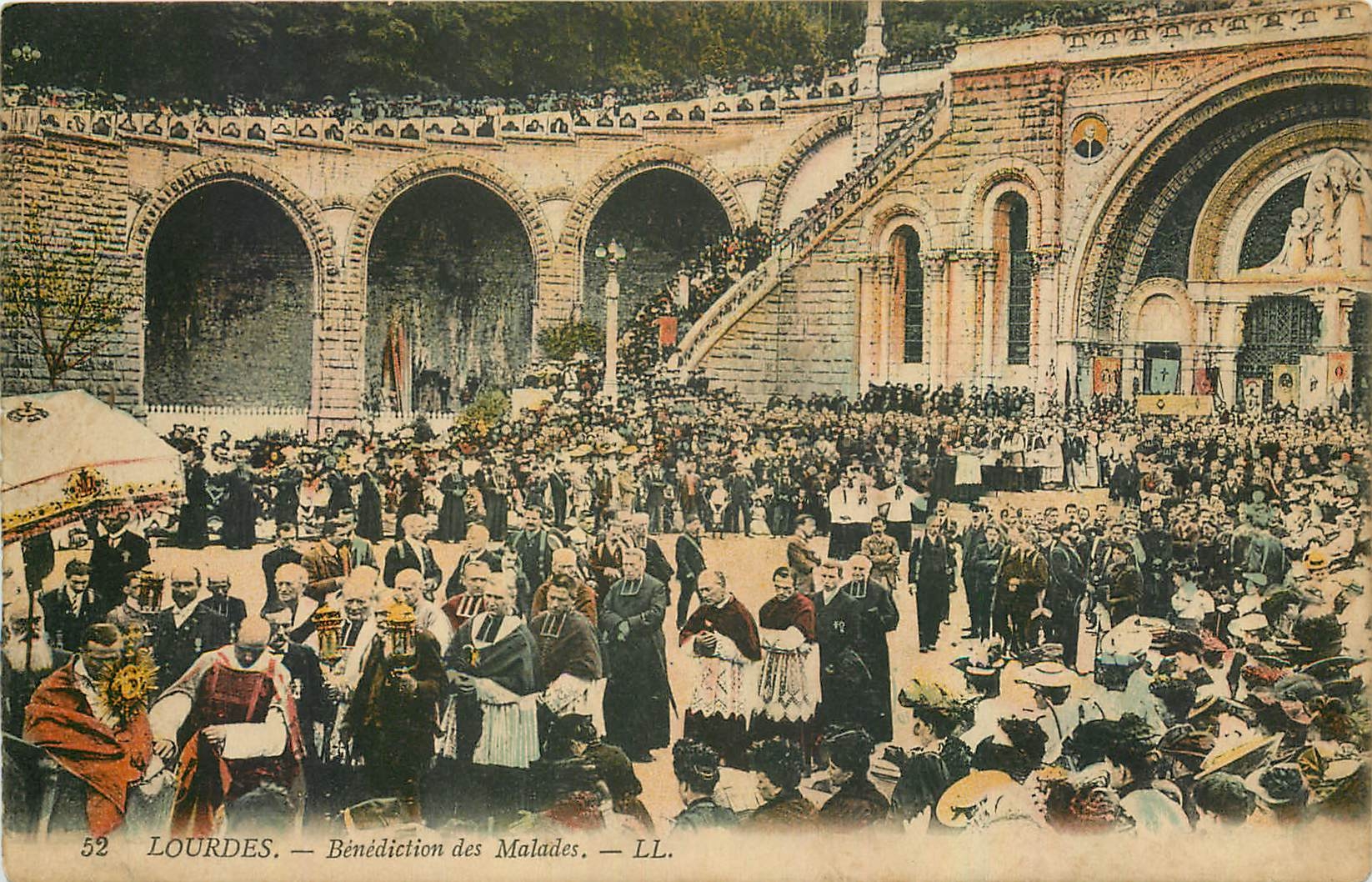 CPA Lourdes Benediction des Malades 