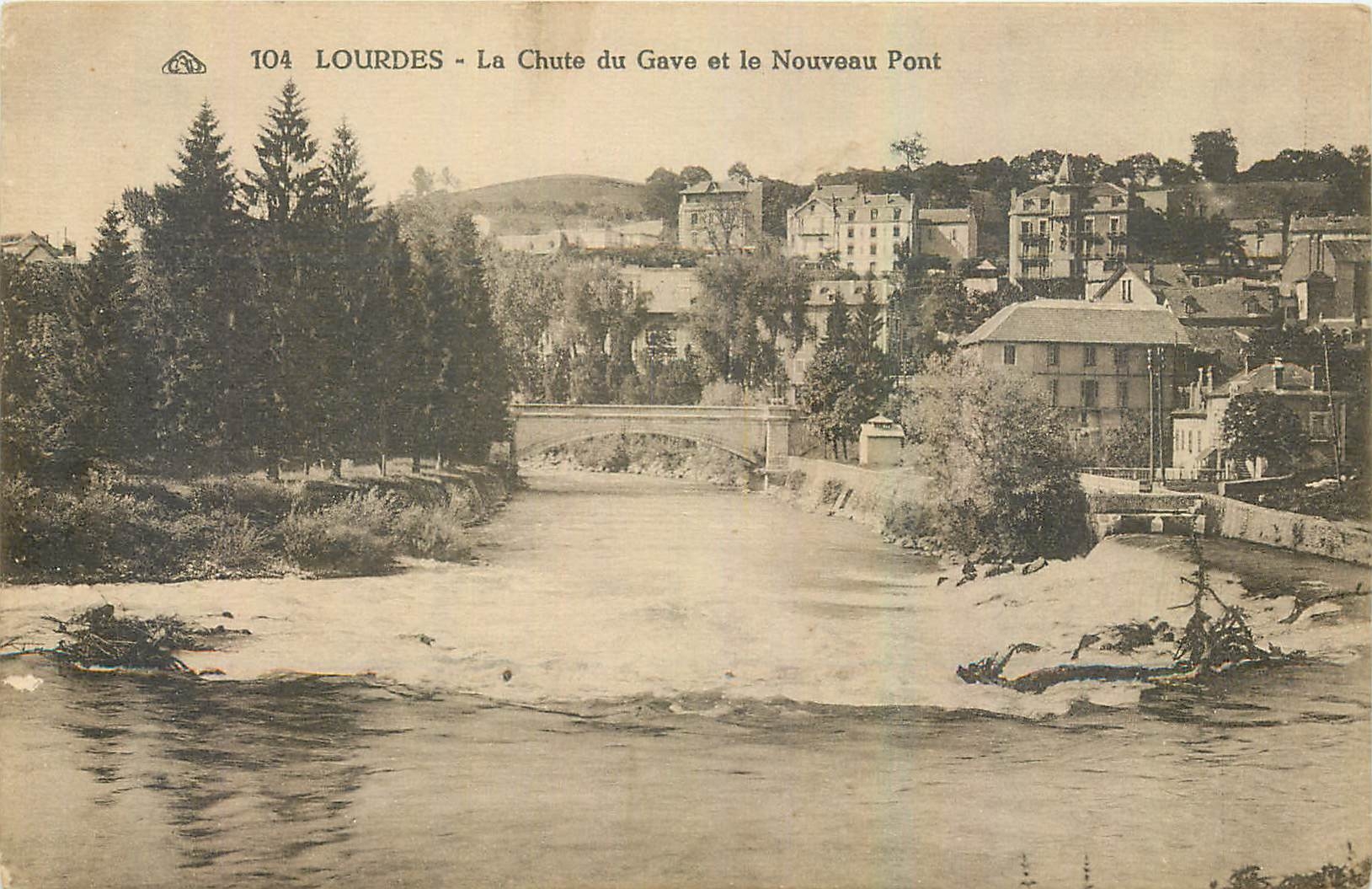 CPA Lourdes La Chute du Gave et le Nouveau Pont 