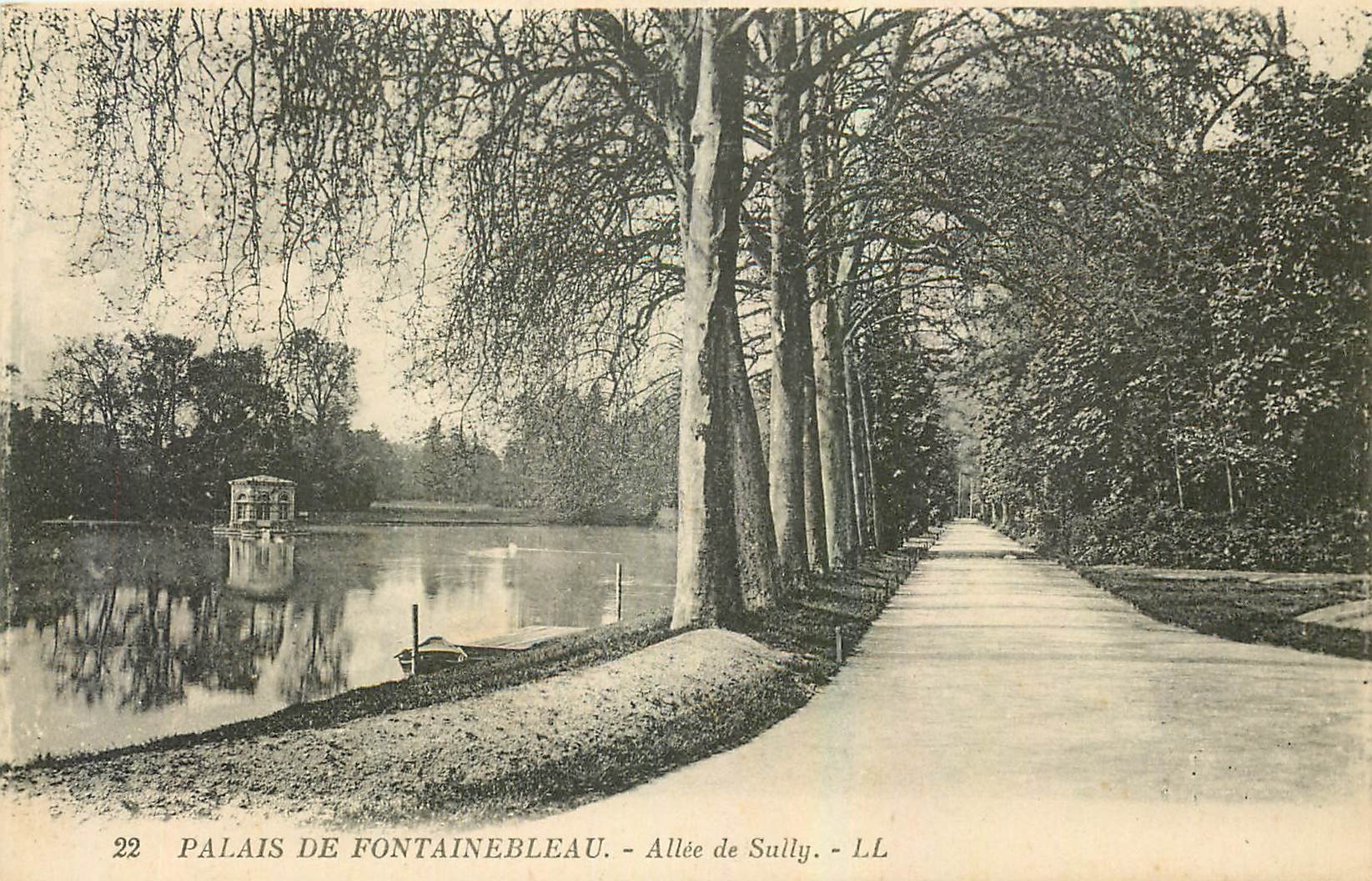 Schloss Fontainebleau — Avenue de Sully — LL