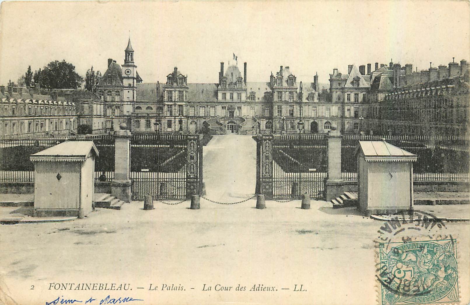 Fontainebleau — Das Schloss — Die Cour des Adieux — LL. — Verleger LL.