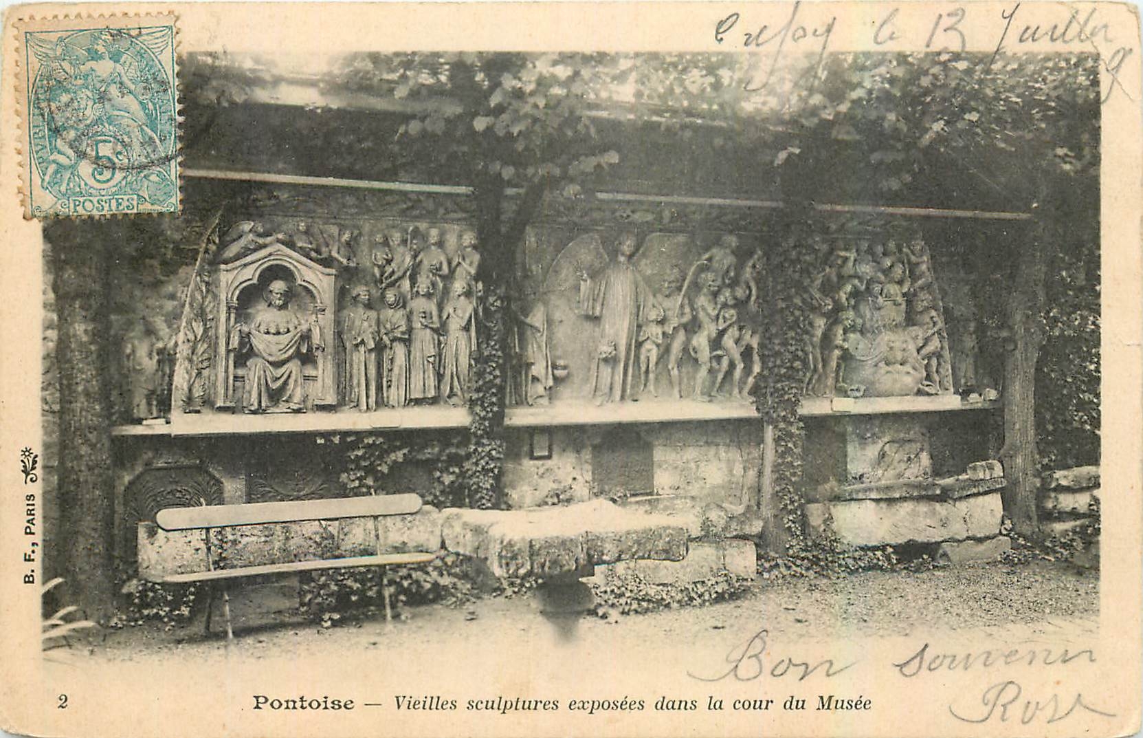 CPA Pontoise Vieilles sculptures exposes dans ls cour du Musee 