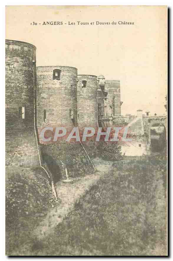 CPA Angers Les Tours et Douves du Chateau 