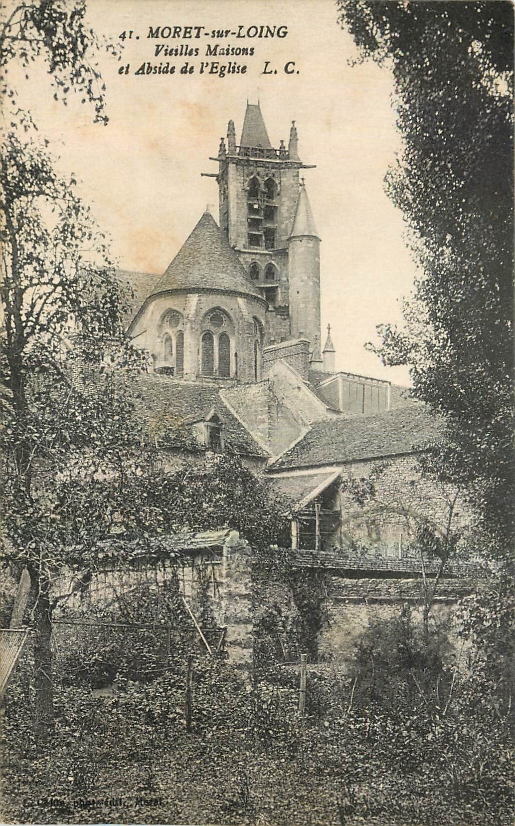 CPA Moret sur Loing Vieilles Maisons et abside de l'Eglise 