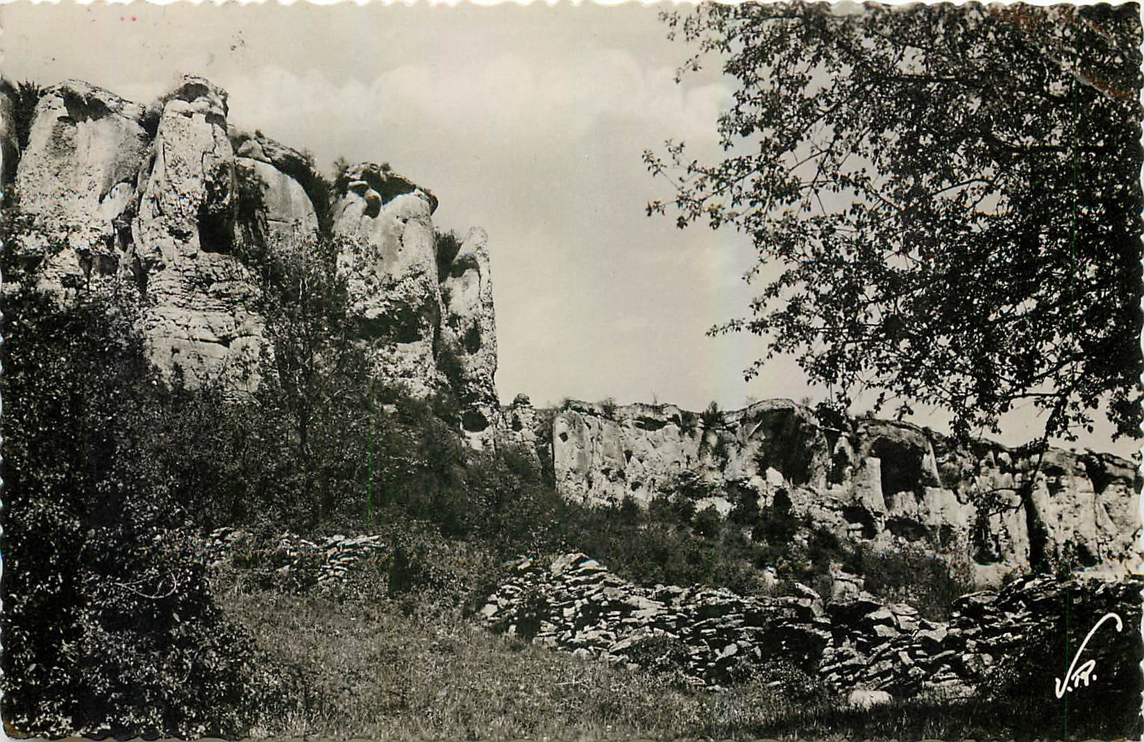 CPM Les Environs de Poully en Auxois Les Roches de Beaume 