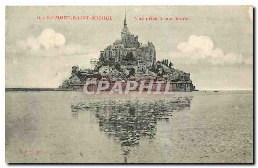CPA Le Mont Saint Michel Vue prise a mer haute 