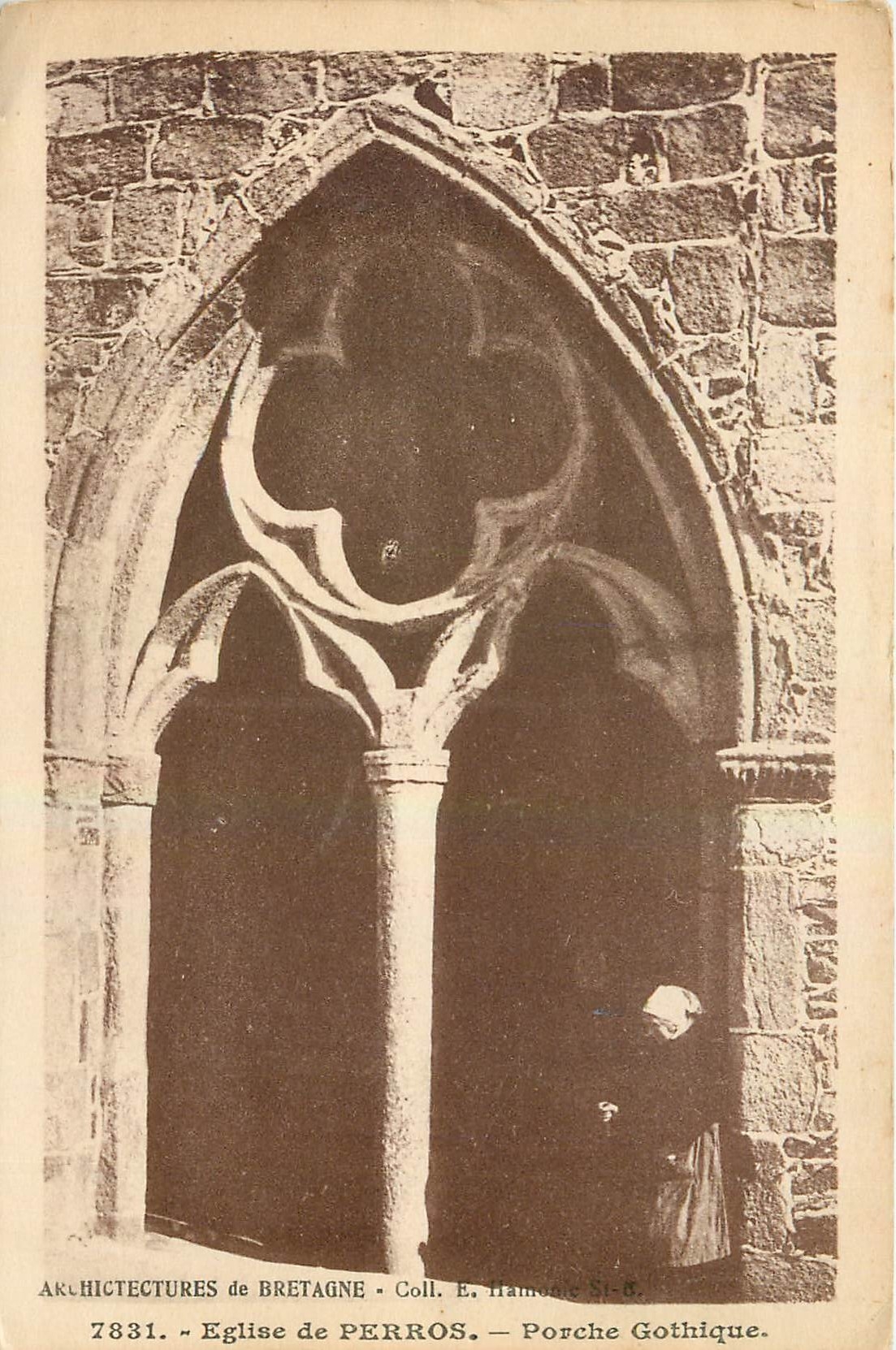 CPA Eglise de Perros Porche Gothique 