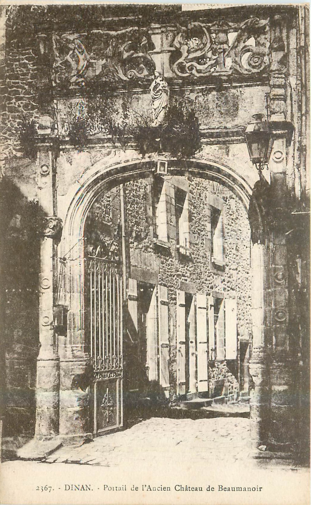 Dinan - Portail de l'Ancien Château de Beaumanoir — éditeur Laurent Nourissat, n° 2367