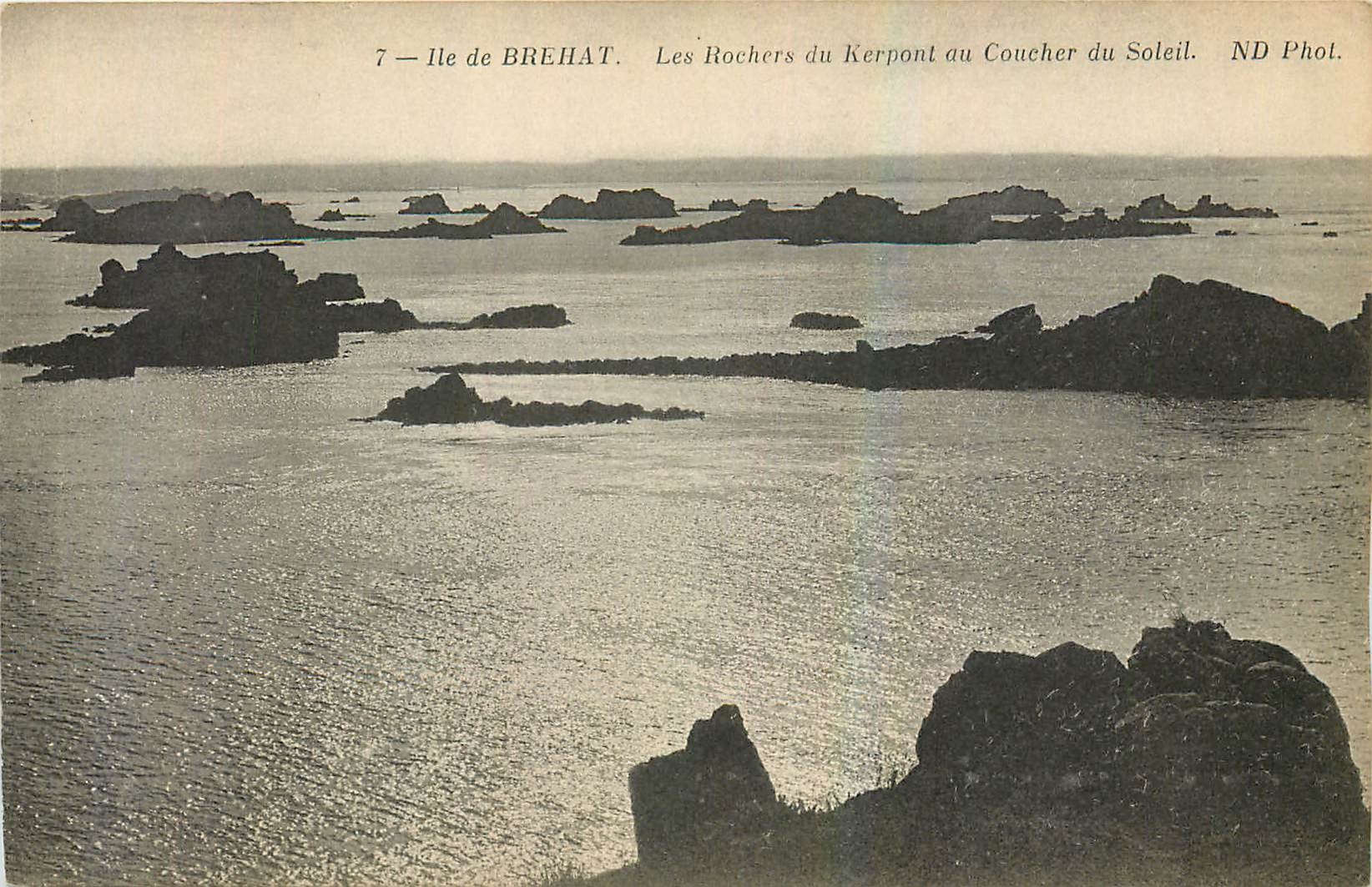 CPA Ile de Brehat Les Rochers du Kerpont au Coucher du Soleil 