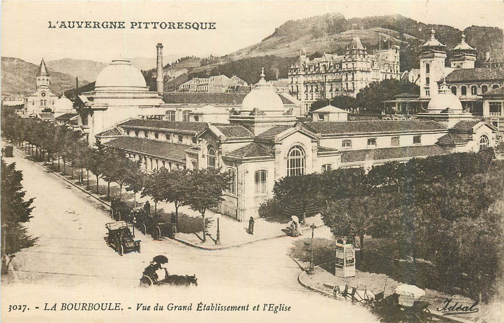 CPA La Bourboule Vue du grand Etablissement et l'Eglise 