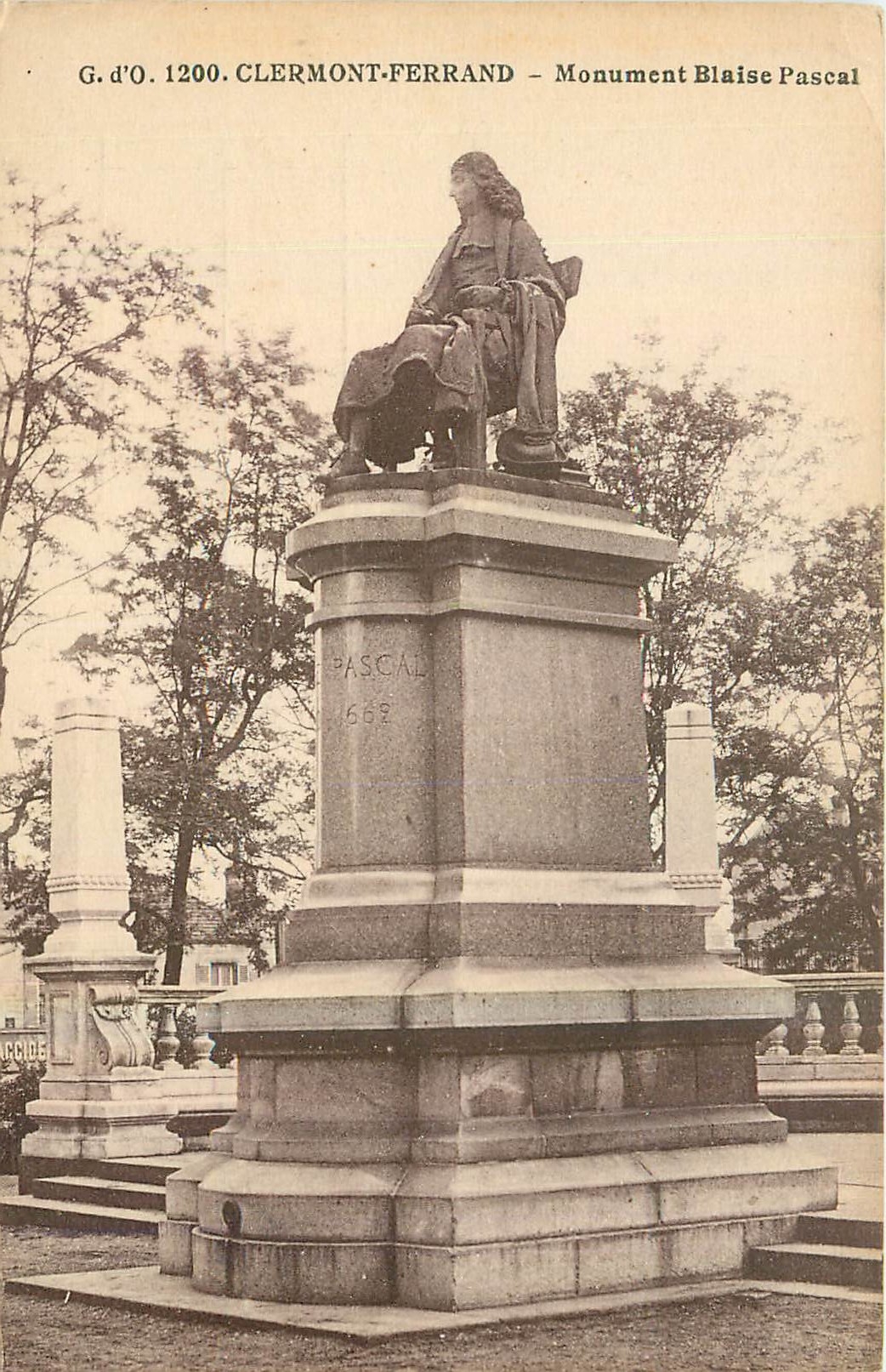 CPA Clermont Ferrand Monument Blaise Pascal 