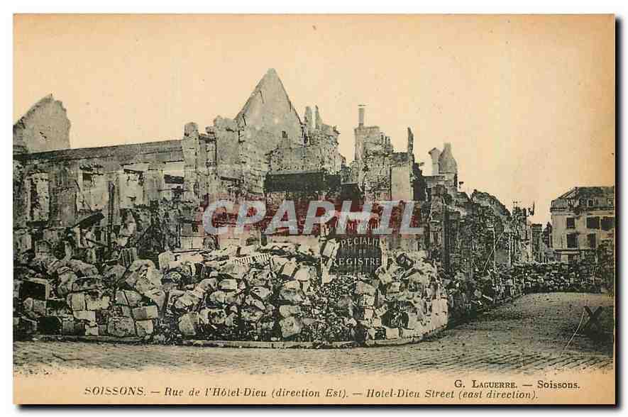 CPA Soissons Rue de l'Hotel Dieu direction Est Militaria