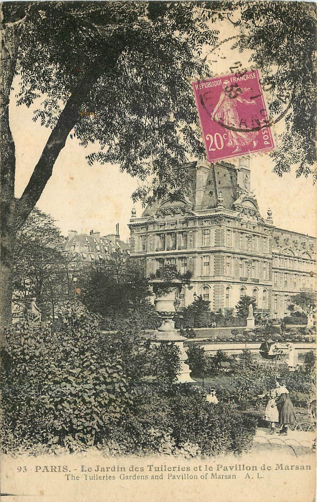 CPA Paris Le Jardin des Tuileries et le Pavillon de Marsan 