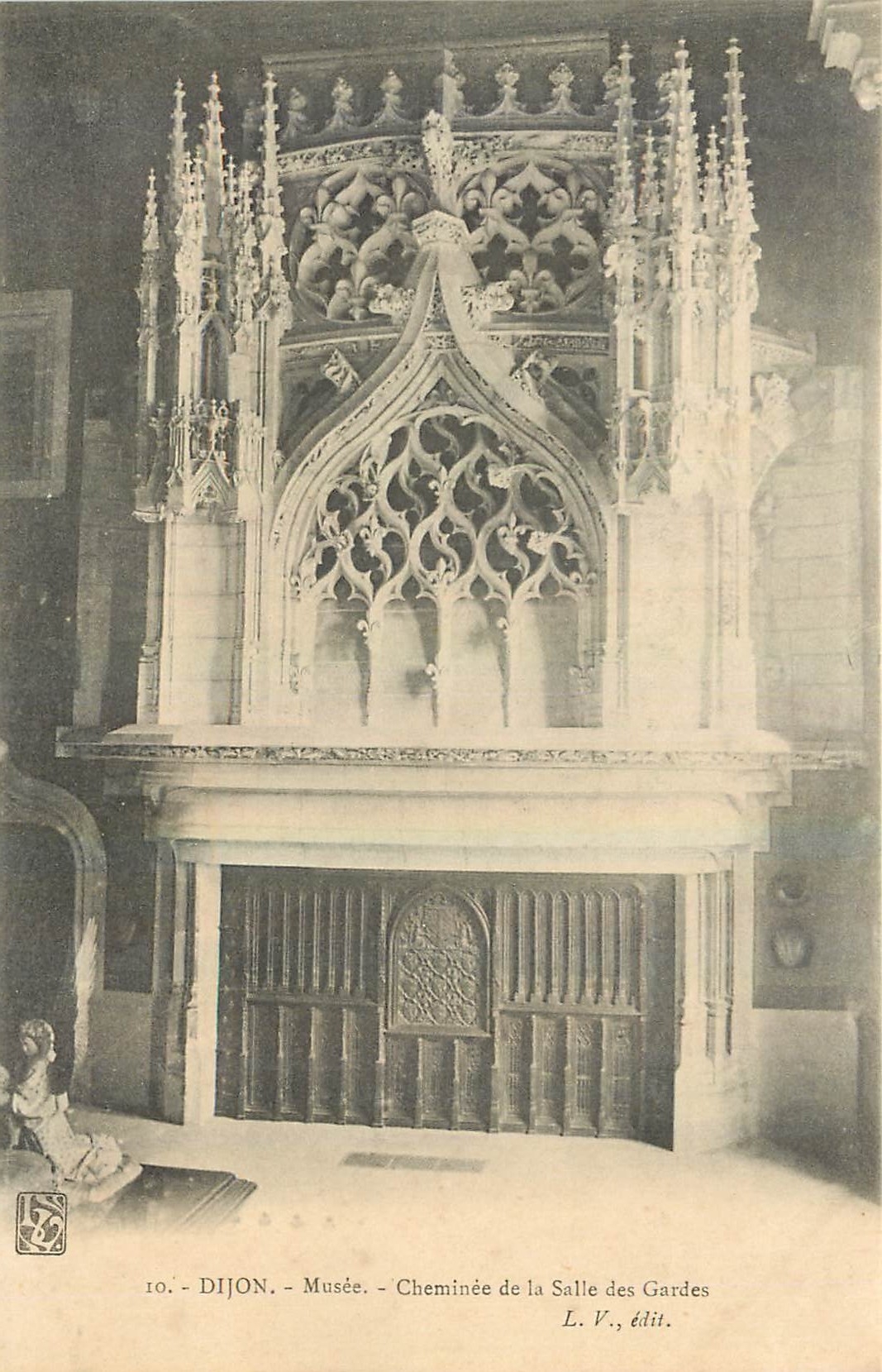 CPA Dijon Musee Cheminee de la Salle des Gardes 