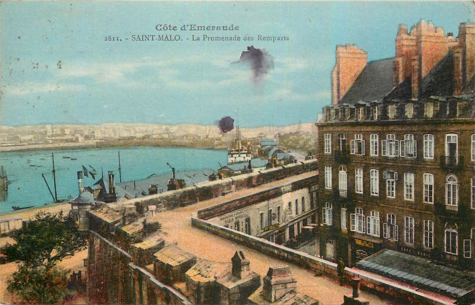 CPA Cote d'Emeraude Saint Malo La Promenade des remparts 