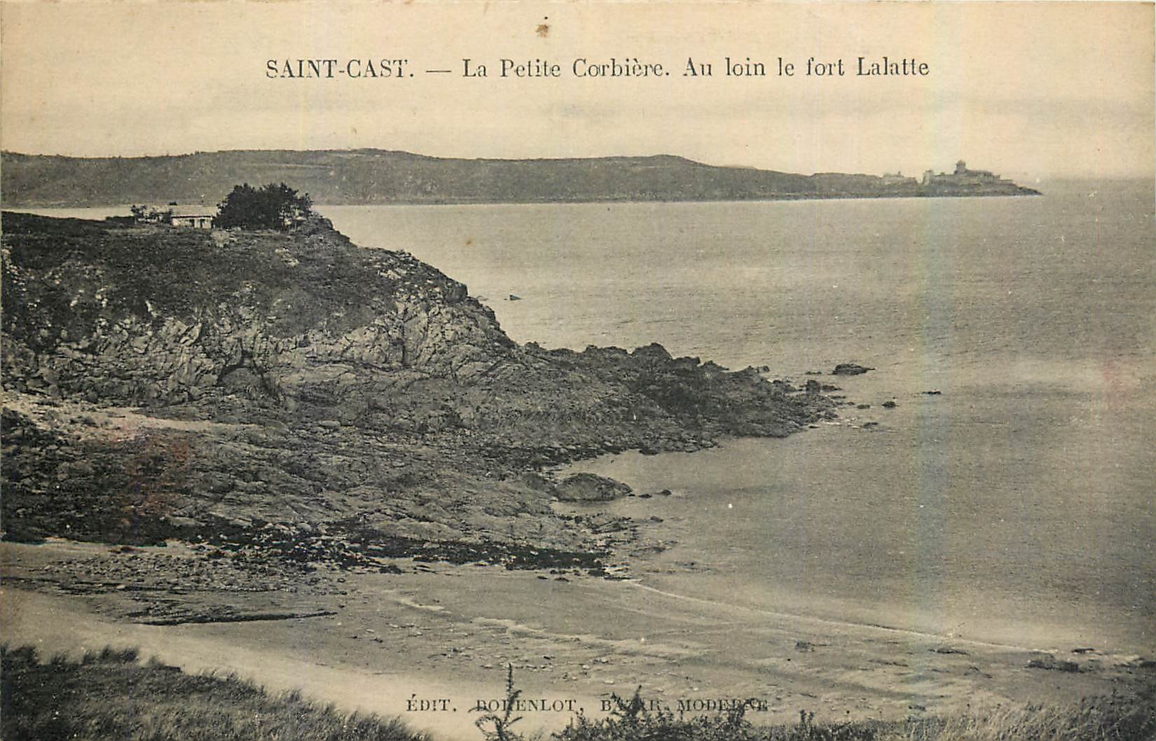 CPA Saint Cast La Petite Corbiere au loin le fort Lalatte 