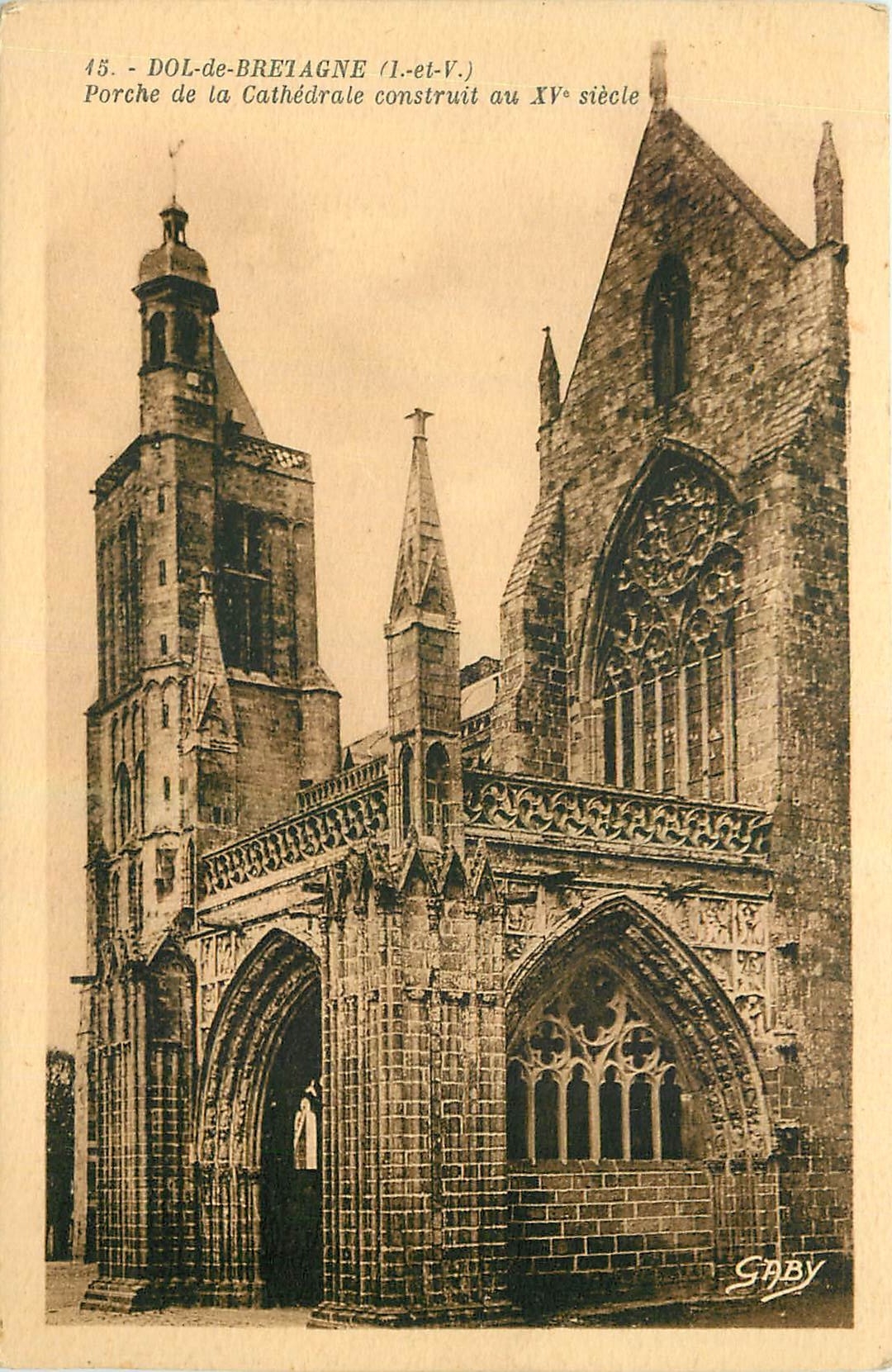 CPA Dol de Bretagne I et V Porche de la Cathedrale construit au XV siecle 