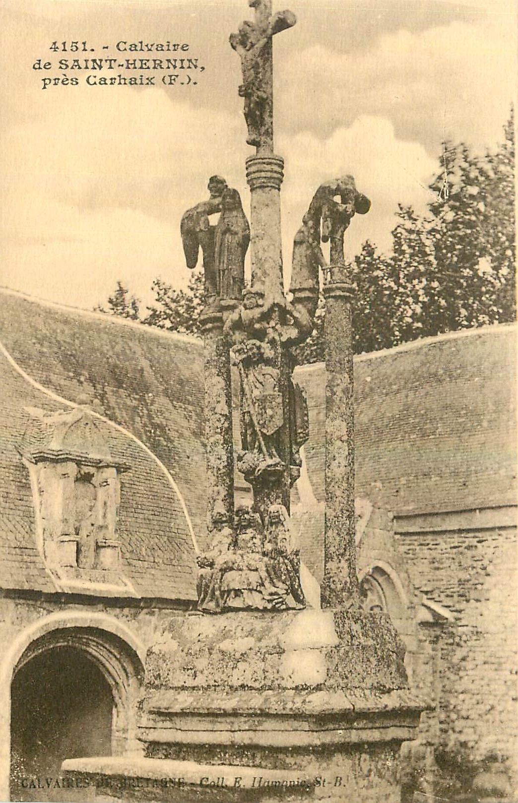 CPA Calvaires de Bretagne Calvaire de Saint Hernin 