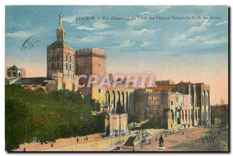 CPA Avignon Vue d'ensemble du Palais des Papes et Cathedrale N D des Doms 