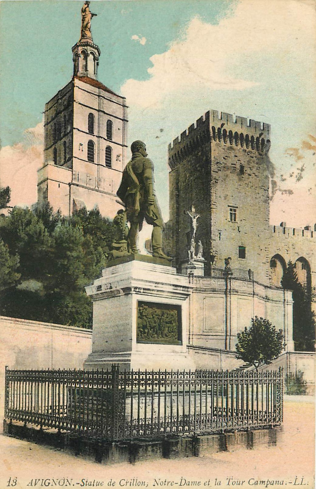 CPA Avignon Statue de Crillon Notre Dame et la Tour Campana 