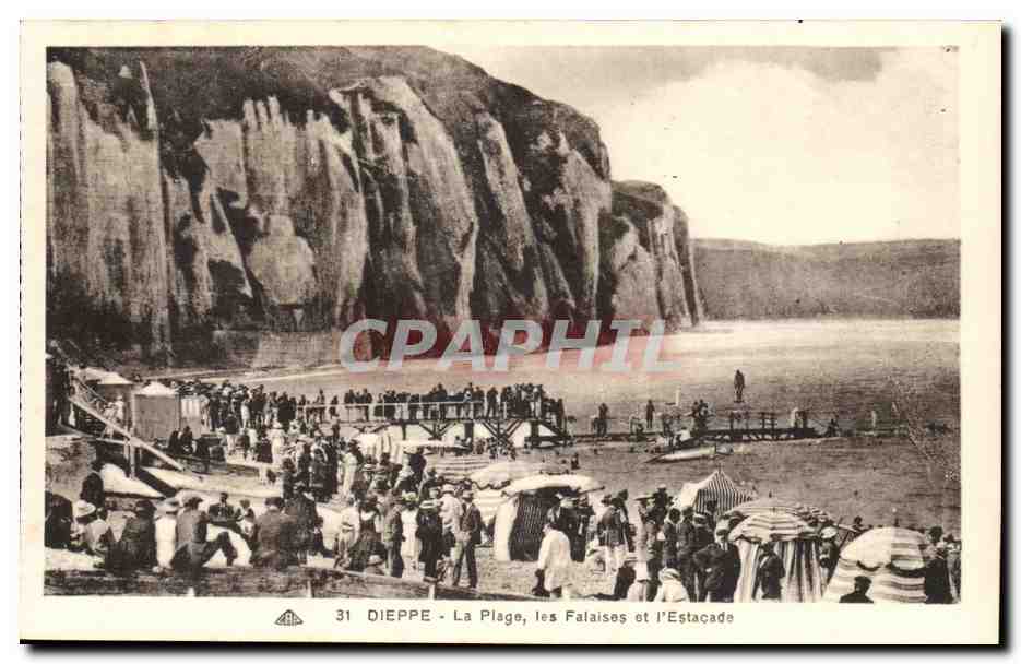 Dieppe CPA La plage les falaises et l'estacade