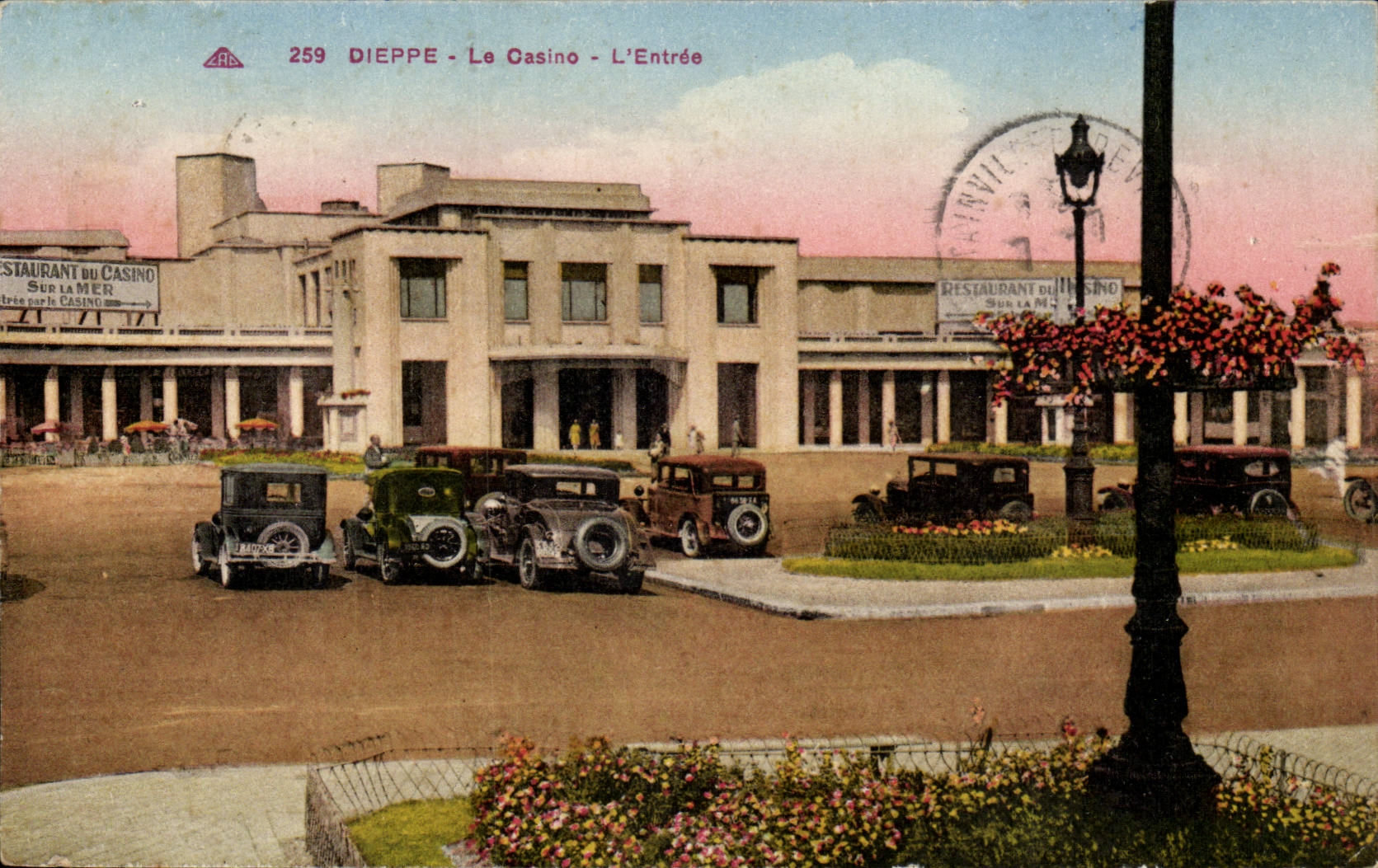 Dieppe CPA Le casino l'entree (voitures)
