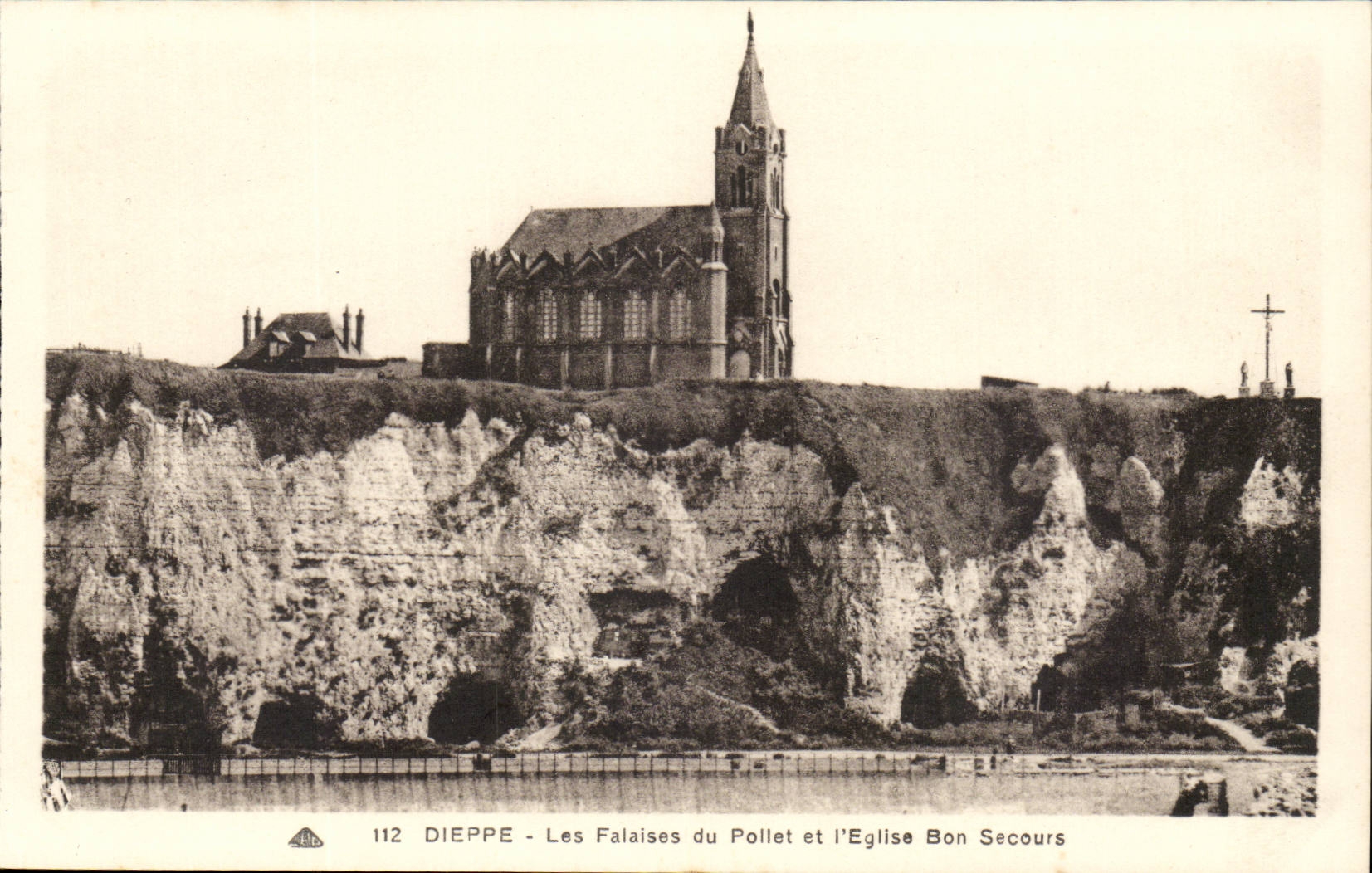 Dieppe CPA Les falaises du Pollet et l'eglise Bon Secours