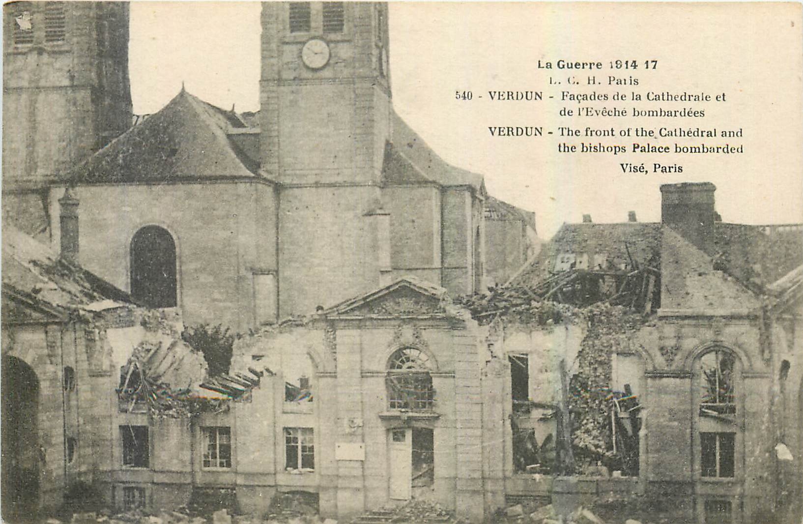 CPA La Guerre 1914 1917 Verdun Facades de la cathedrale et de l'eveche bombardees 