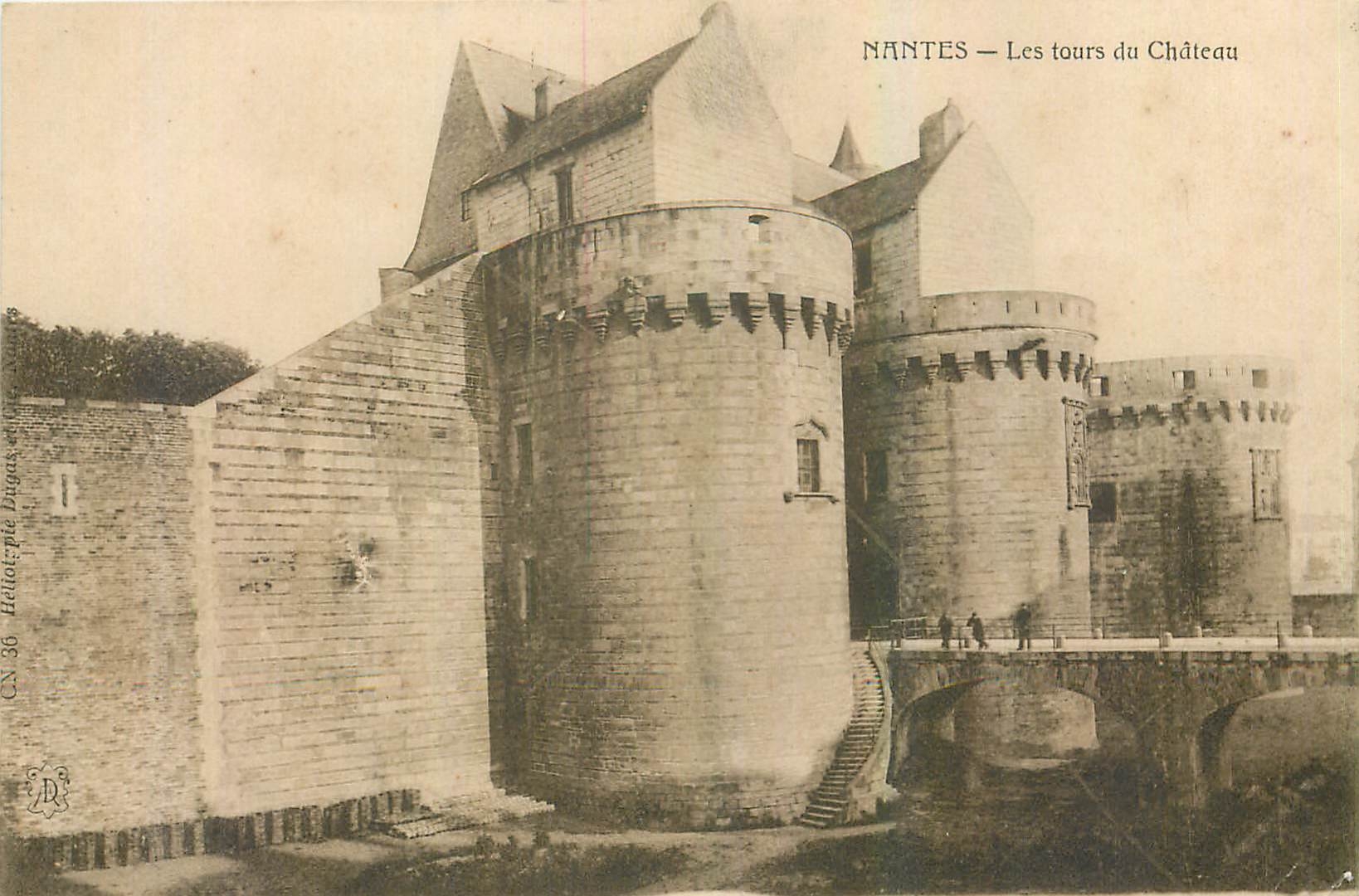 CPA Nantes Les tours du Chateau 