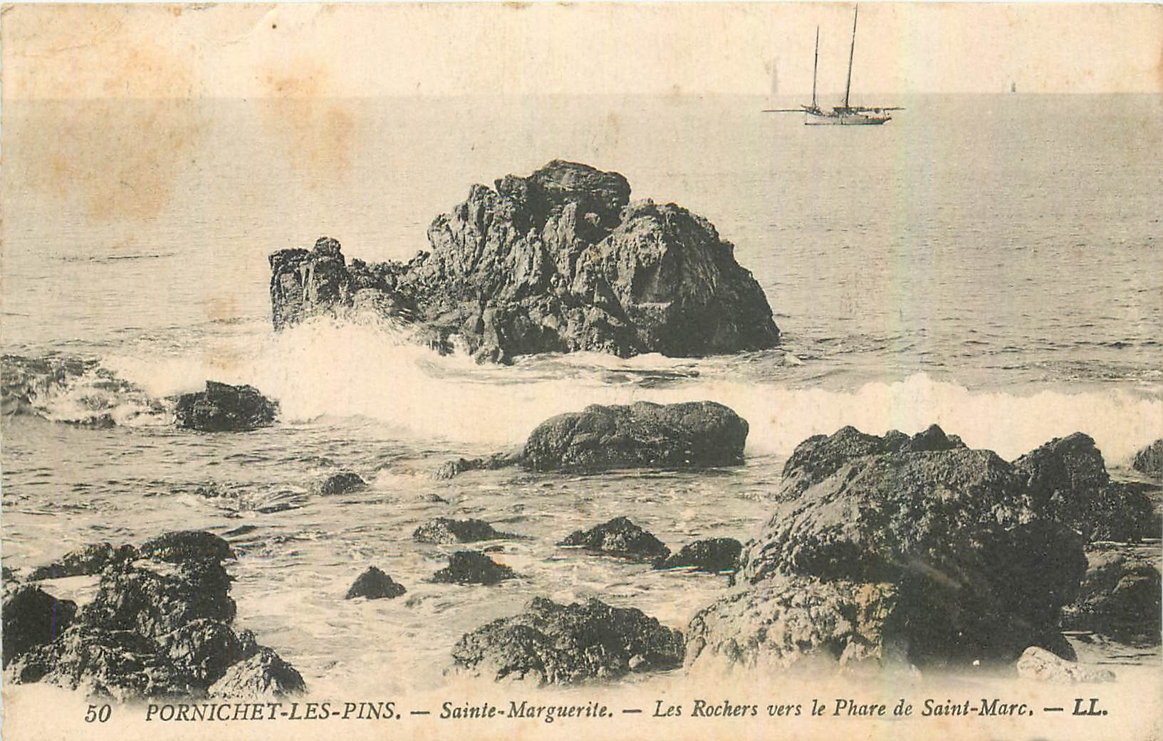 CPA Pornichet les Pins Sainte Marguerite Les Rochers vers le Phare de Saint Marc 