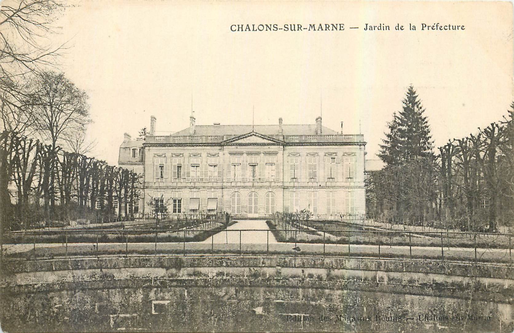 CPA Chalons sur Marne Jardin de la Prefecture 