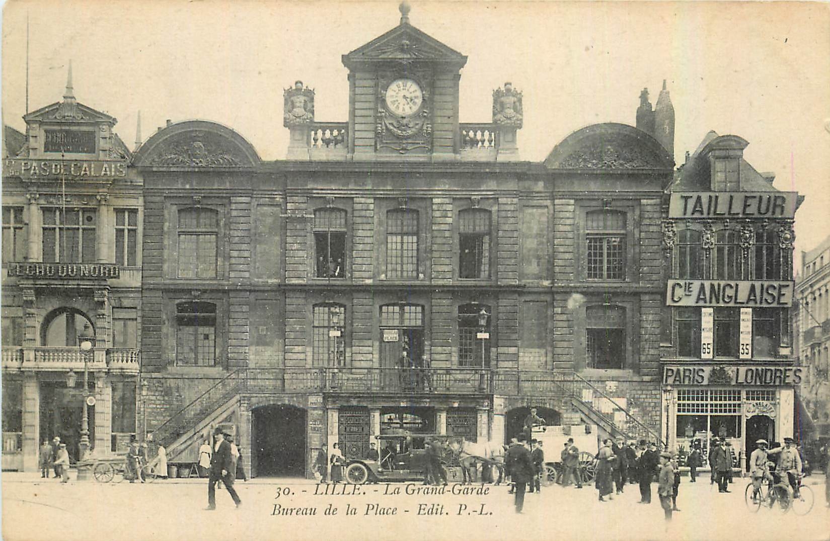 CPA Lille La Grand Garde Bureau de la Place 