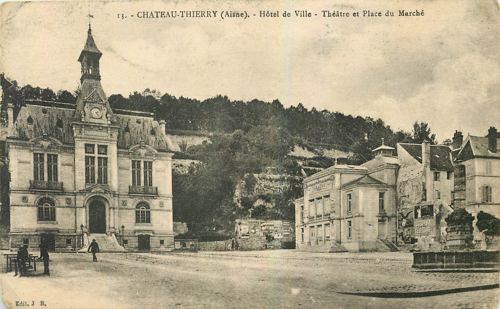 CPA Chateau Thierry Aisne Hotel de Ville Theatre et Place du Marche 