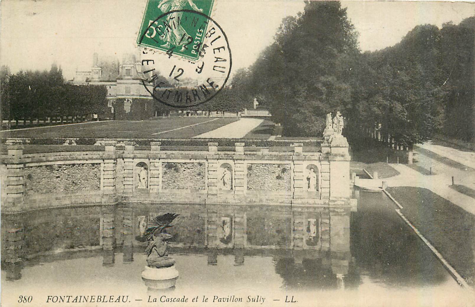 Fontainebleau — Der Wasserfall und das Pavillon Sully — LL.