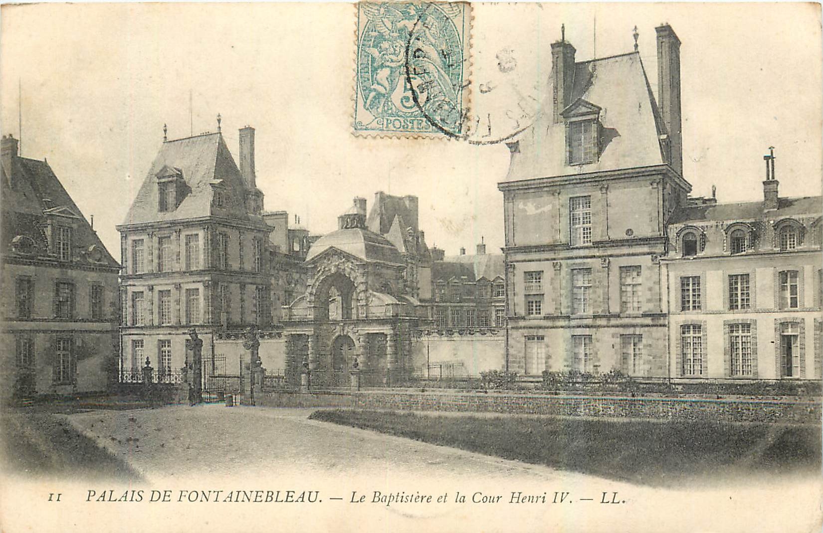 Palacio de Fontainebleau — El Bautisterio y el Patio de Enrique IV — LL.