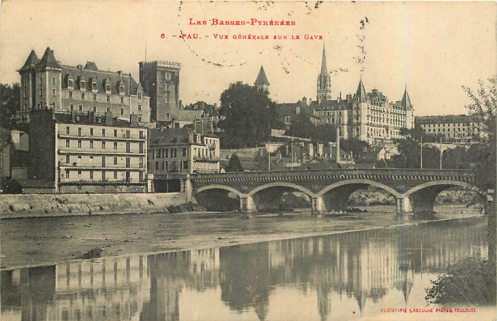 CPA Les Basses Pyrenees Pau Vue generale sur le Gave 