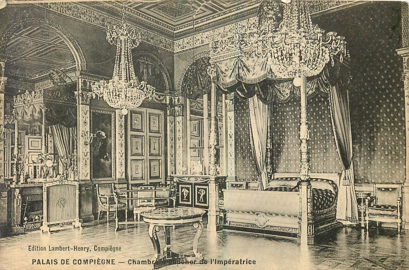 CPA Palais de Compiegne Chambre Coucher de l'Imperatrice 