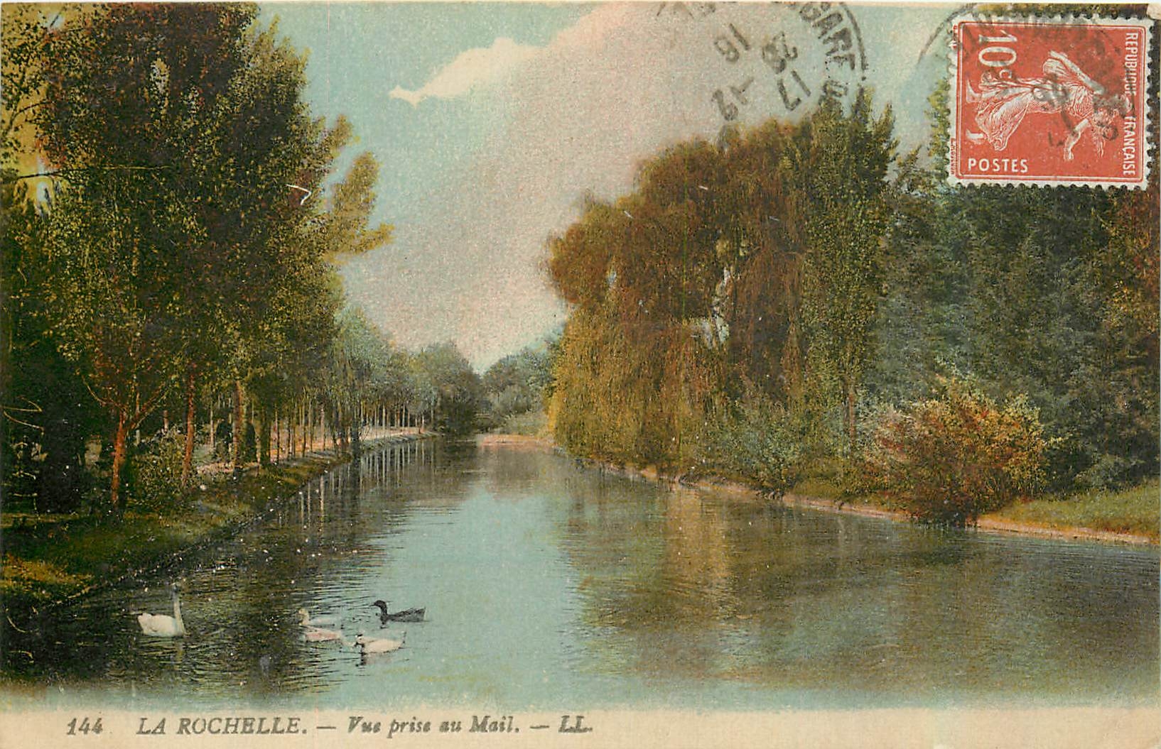 CPA La Rochelle Vue prise au Mail 