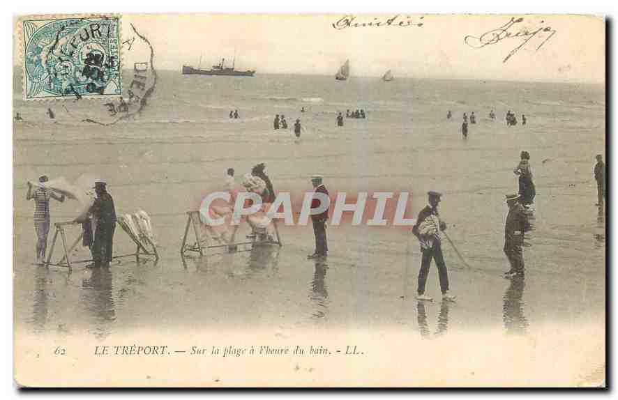 CPA Le Treport Sur la plage a l'heure du bain 