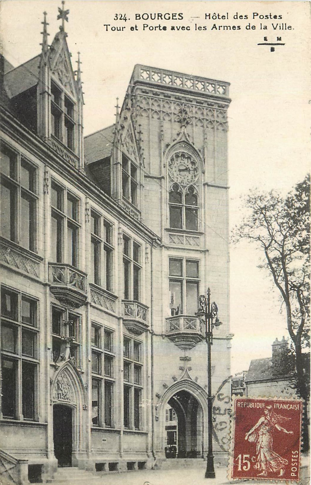 CPA Bourges Hotel des Postes Tour et Porte avec les Armes de la Ville 